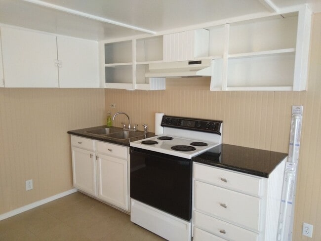 Building Photo - 3 Bed / 2 Bath Home + 1 bed / 1 bath Casita & work shop