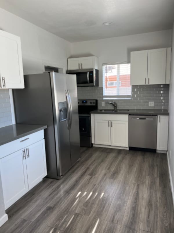 Building Photo - 340 W Highland Ave