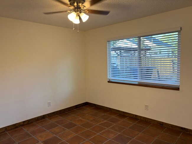 Building Photo - 3926 7th Ave