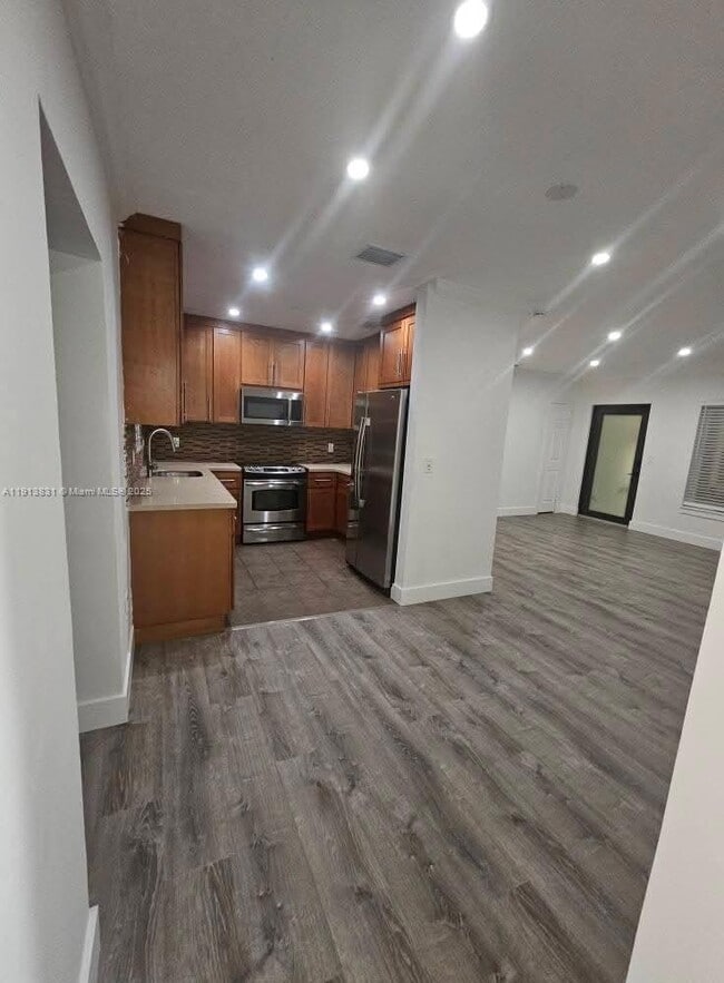 Building Photo - 425 NE 109th St