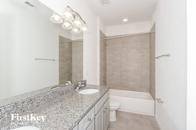 Building Photo - 426 Reina Wy