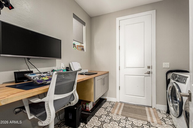 Building Photo - 6974 W Spur Dr