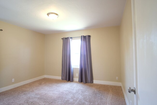 Building Photo - Charming 3-bedroom, 1-bathroom in Sacramento.
