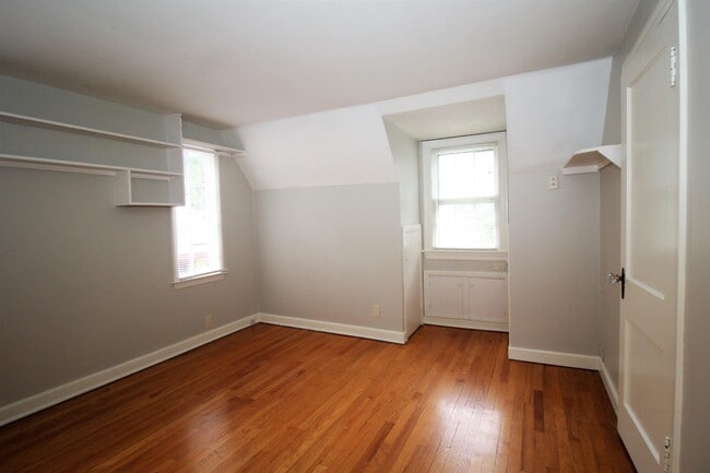 Building Photo - 707 E 72nd St