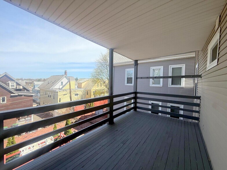 Building Photo - 235A Highland Ave