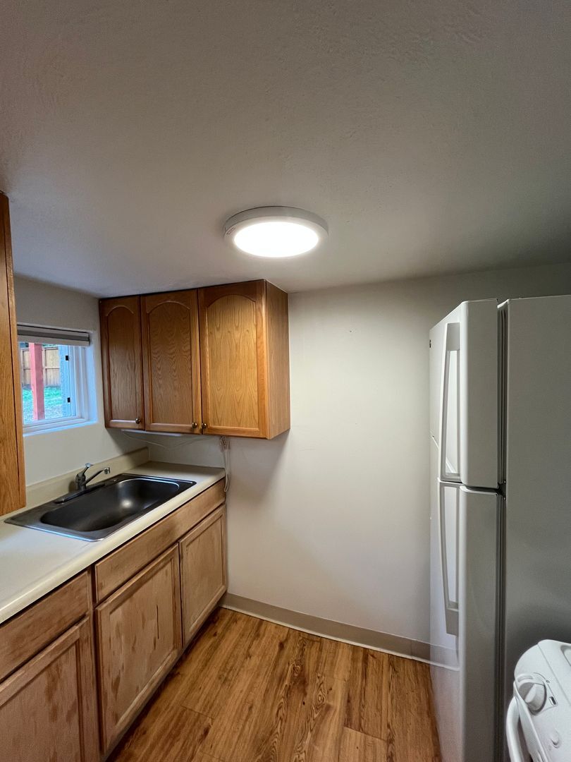 Building Photo - 934 8th St