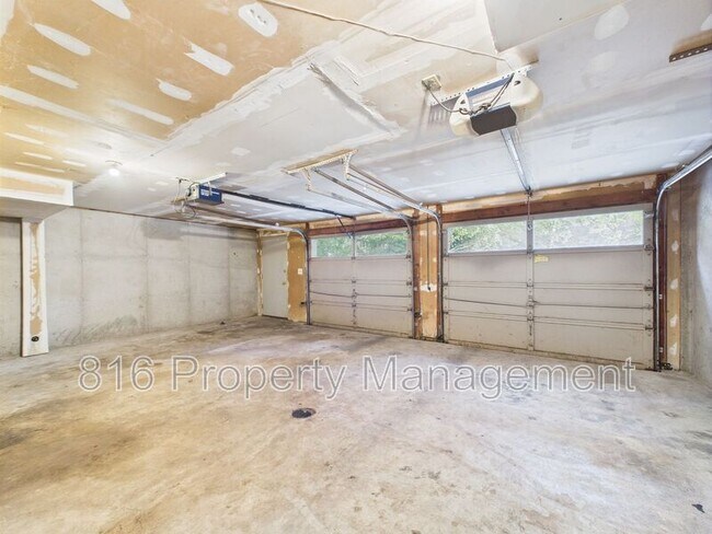 Building Photo - 7941 NW 79th Pl