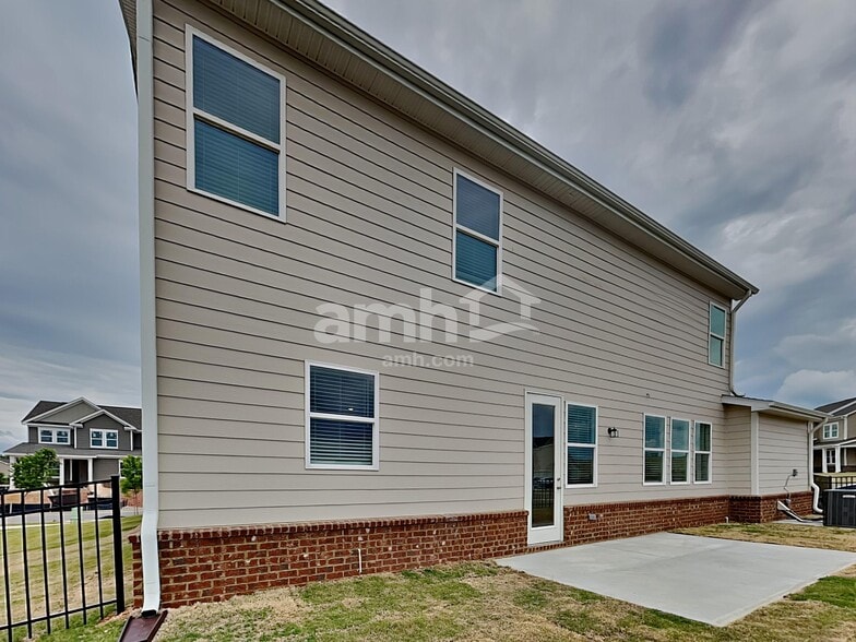 Building Photo - 330 Golucke Wy