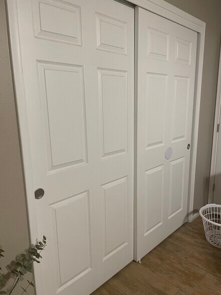 Building Photo - 2120 Lara Dr