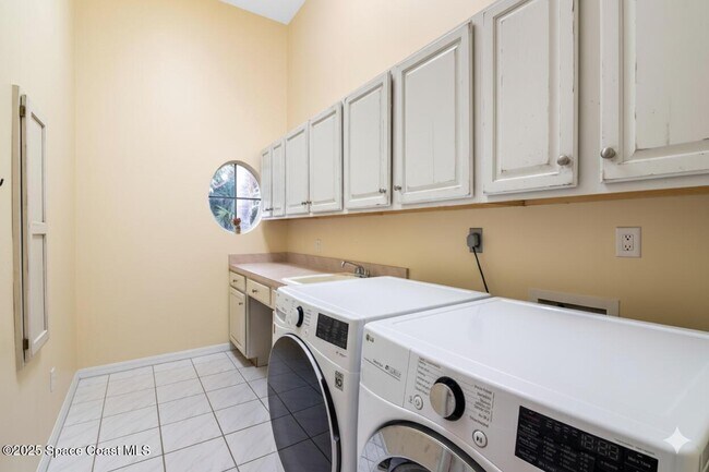 Building Photo - 137 Martesia Way