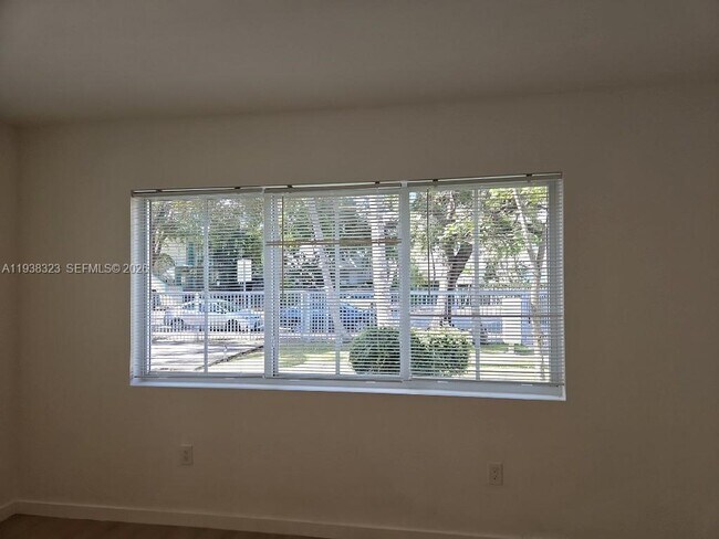 Building Photo - 557 Michigan Ave