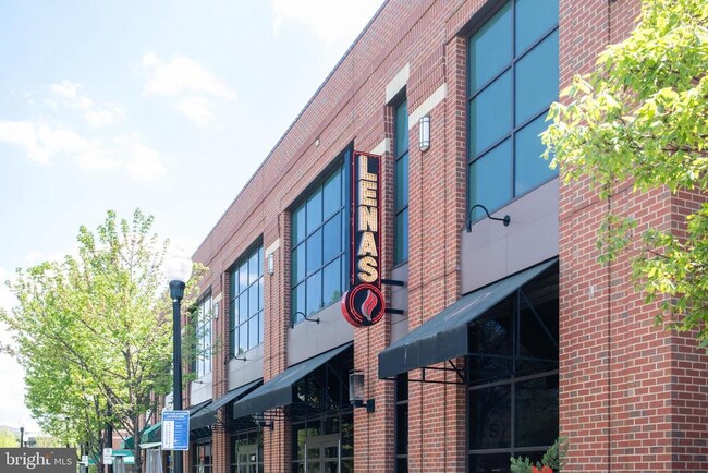 Building Photo - 108 E Del Ray Ave