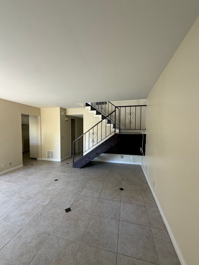 Building Photo - 1302 Gina Dr