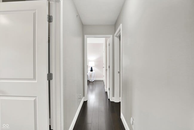 Building Photo - 529 E New York St