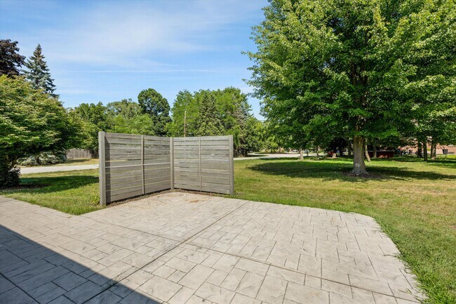 Building Photo - 4790 Belzair Dr