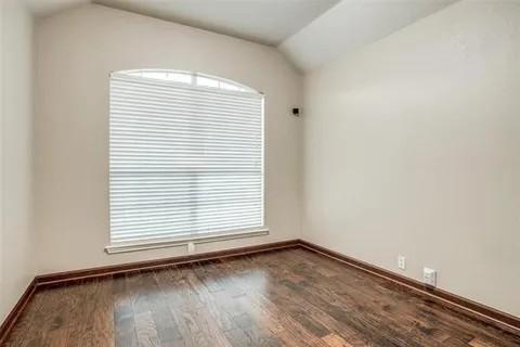 Building Photo - 4116 Pinewood Dr