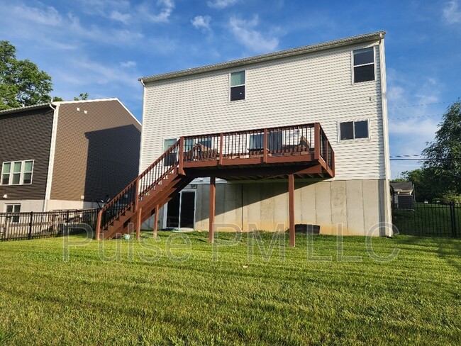 Building Photo - 690 Hogrefe Rd