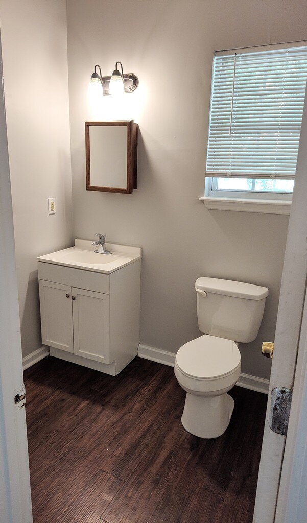 Building Photo - "Charming 3-Bedroom Retreat with Hardwood ...