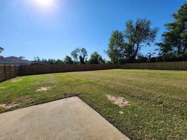 Building Photo - Spacious & Modern Ray City Retreat with Large Lot & Privacy!
