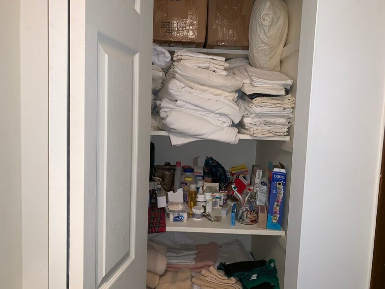 Building Photo - 4304 Royalview Dr