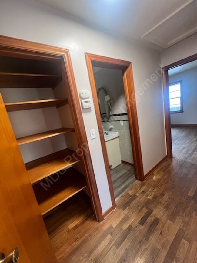Building Photo - Come make this house your home!