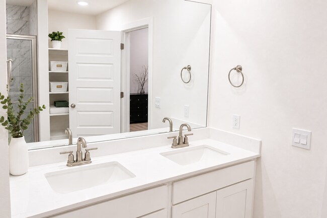 Building Photo - 4494 W Canyon Run Dr
