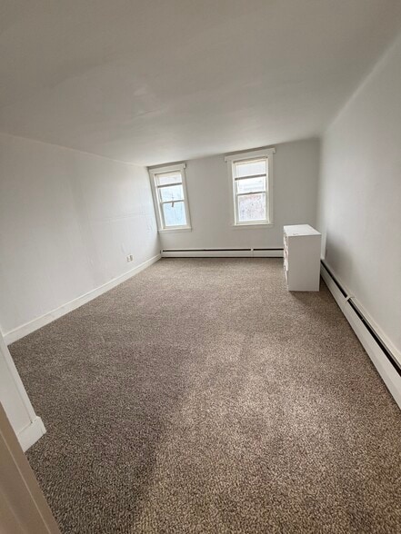 Building Photo - 118 W Washington St