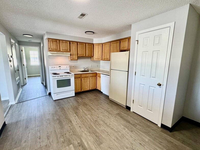 Building Photo - Creekside Lane Apartments