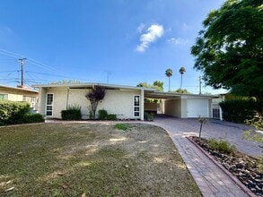 Building Photo - 13949 Oval Dr