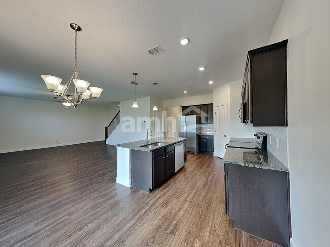 Building Photo - 220 Crestrun Loop