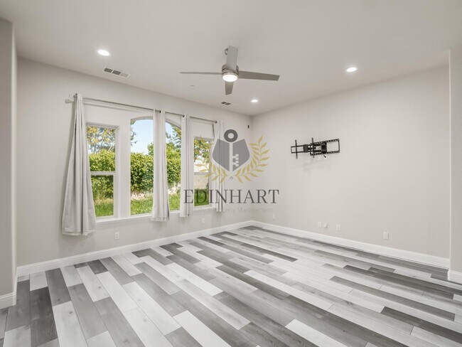 Building Photo - 1026 E Carnoustie Ave