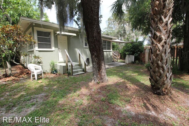 Building Photo - 3 br, 2 bath House - 2108 Oak St