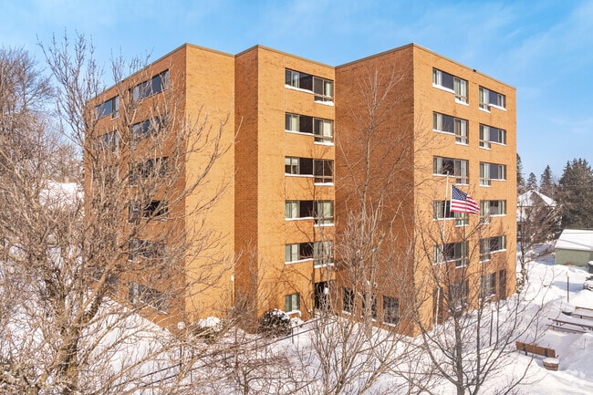 Building Photo - Hilltop Manor