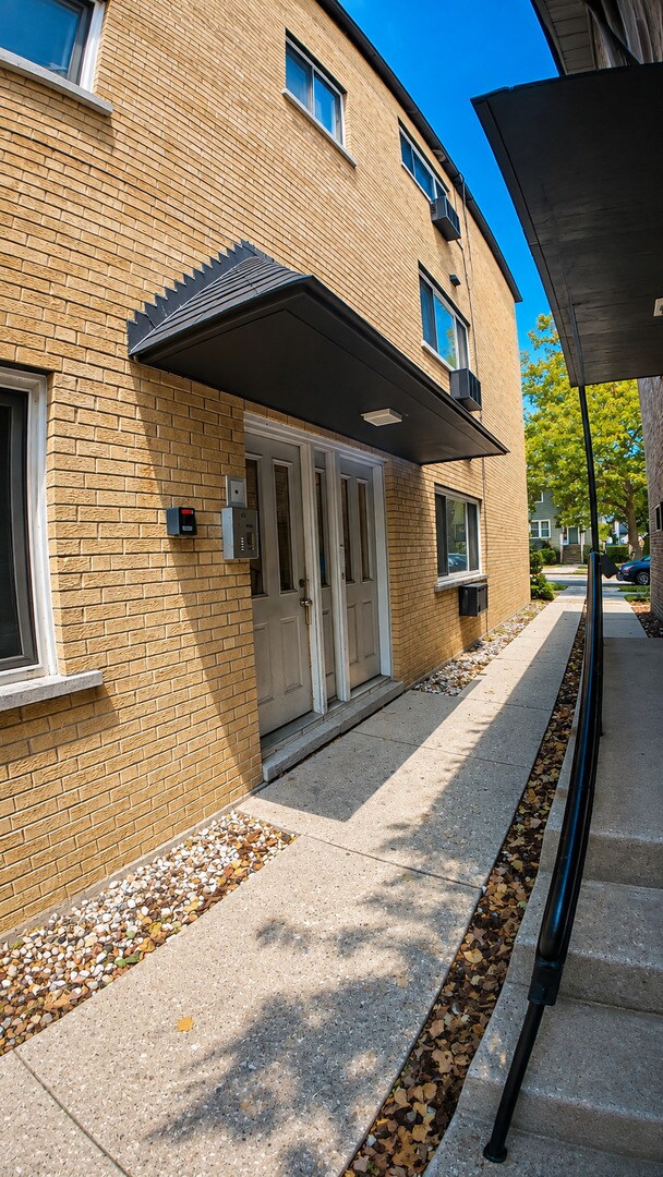 Building Photo - 1130 Dunlop Ave