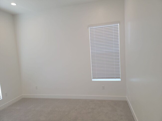 Building Photo - Bright and Spacious NEW 3 Bedroom Home!