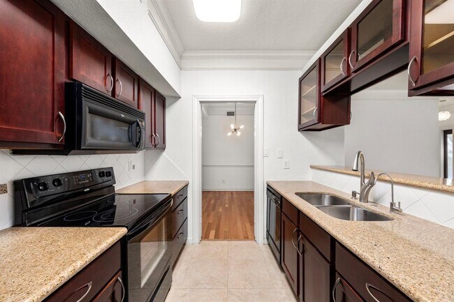 Building Photo - 2700 Revere St