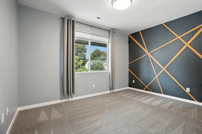 Building Photo - 3008 N Marguerite Rd