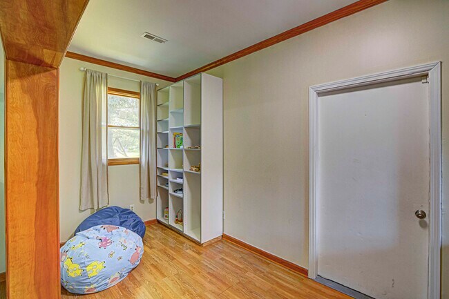 Building Photo - 3217 Dogwood Ln