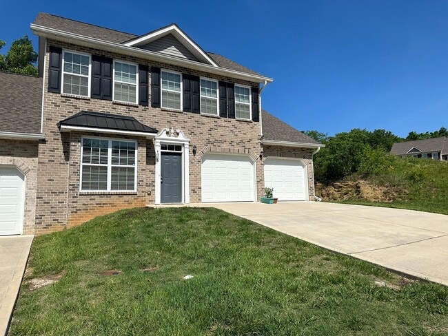 Building Photo - Spacious 3BR Home Near UT Hospital & Downtown Knoxville