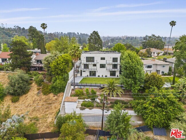 Building Photo - 105 Sequoia Dr