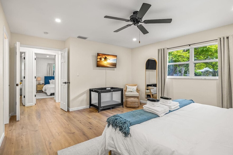 Building Photo - 10703 Del Prado Dr S