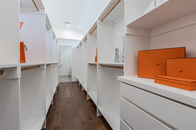 Building Photo - 9742 Sunset Dr