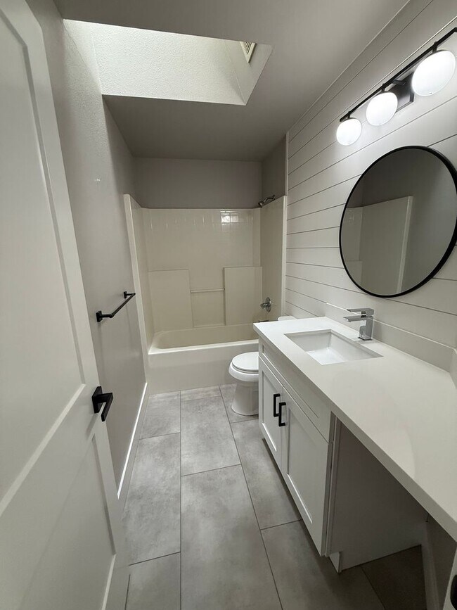 Building Photo - 4 Bedroom 2.5 Bath. Cul-de-Sac Home $3649....
