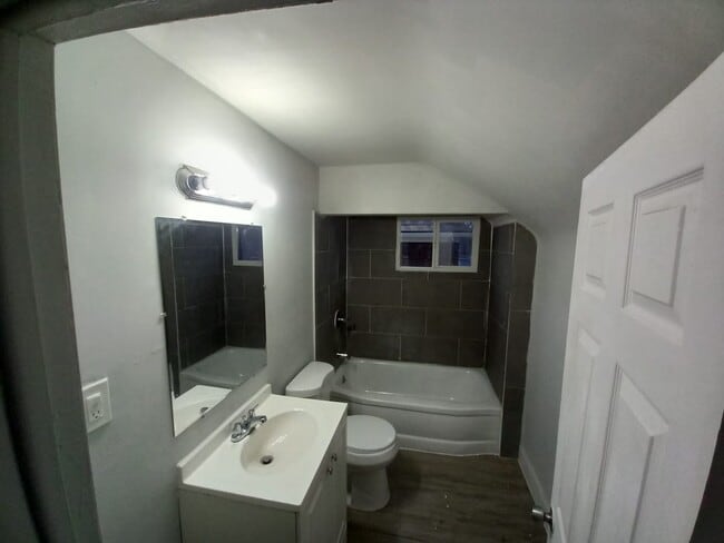 Building Photo - 14849 Lesure St