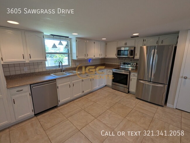 Building Photo - 3605 Sawgrass Dr