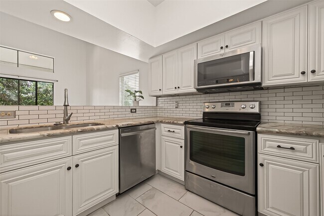 Building Photo - 180 April Point Dr S