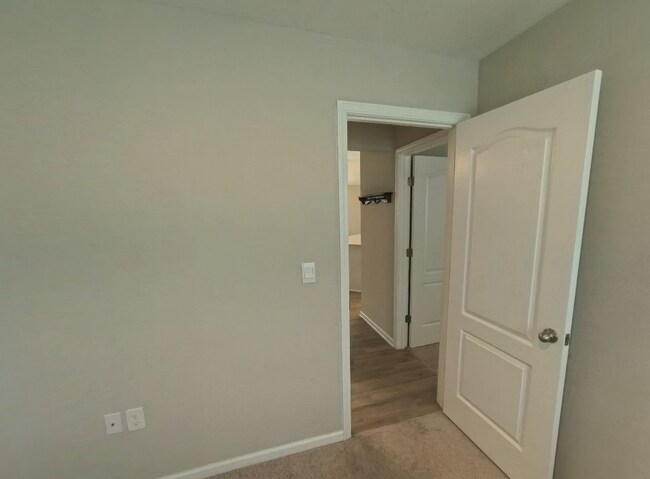 Building Photo - 70409 Winding River Dr