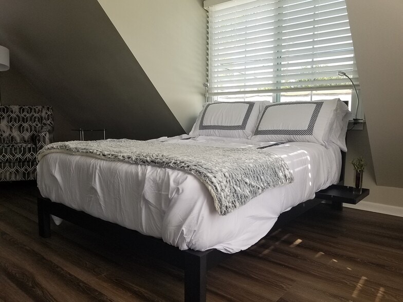 Upstairs Bedroom - 750 N Genesee Ave