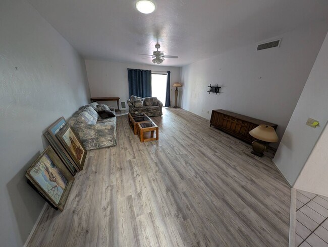 Building Photo - Gorgeous NW TownHouse - Sunset Ridge - Great Community