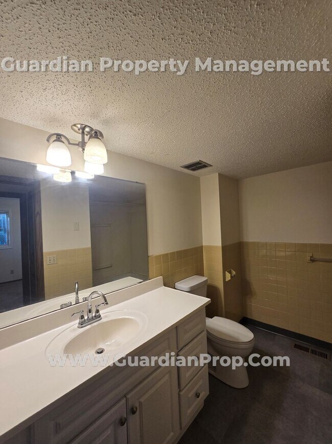 Building Photo - 2663-2665 Rice Creek Terrace